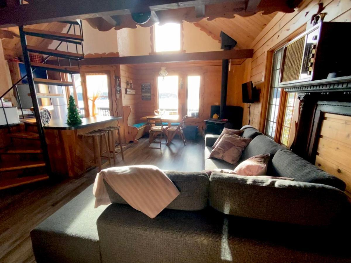 Le petit chalet sur le lac Sainte-Marguerite-du-Lac-Masson Extérieur photo