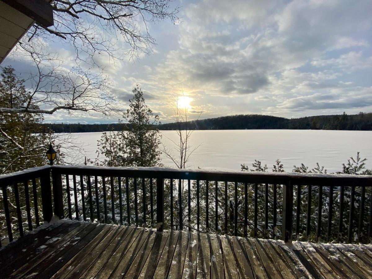 Le petit chalet sur le lac Sainte-Marguerite-du-Lac-Masson Extérieur photo