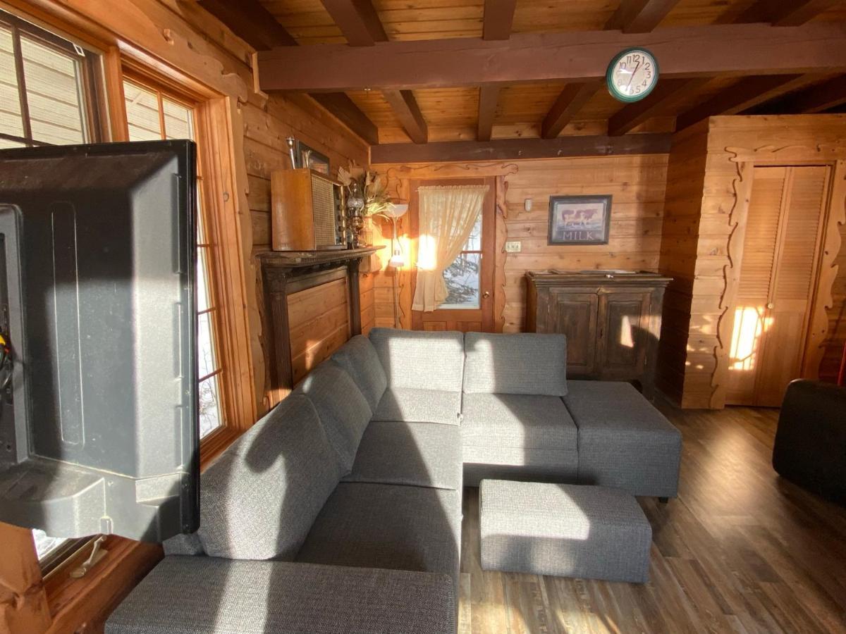 Le petit chalet sur le lac Sainte-Marguerite-du-Lac-Masson Extérieur photo