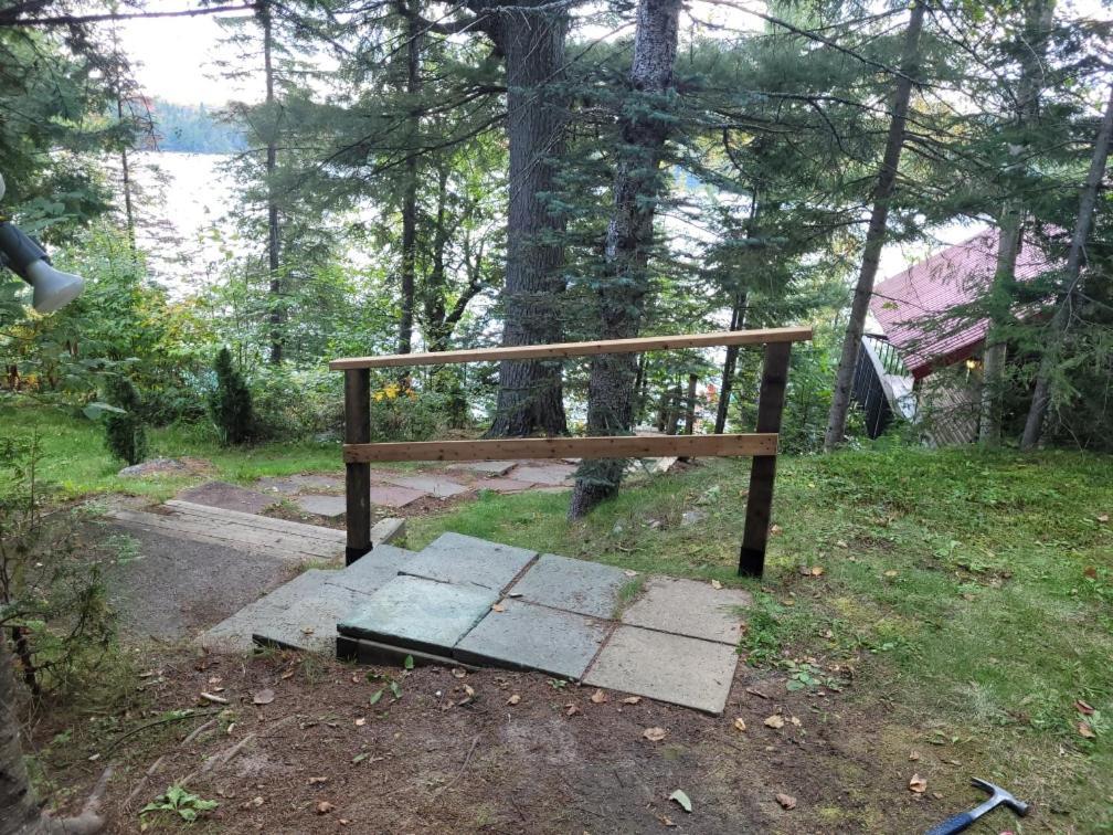 Le petit chalet sur le lac Sainte-Marguerite-du-Lac-Masson Extérieur photo